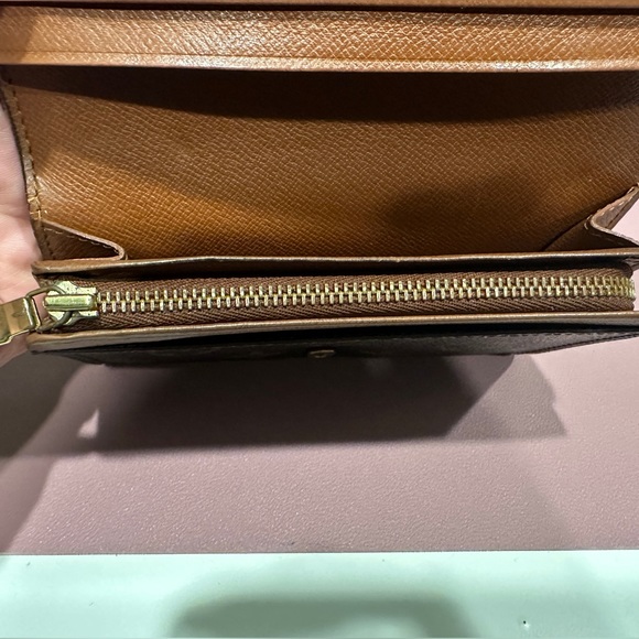 Great Condition - AUTHENTIC LV WALLET - Picture 9 of 13